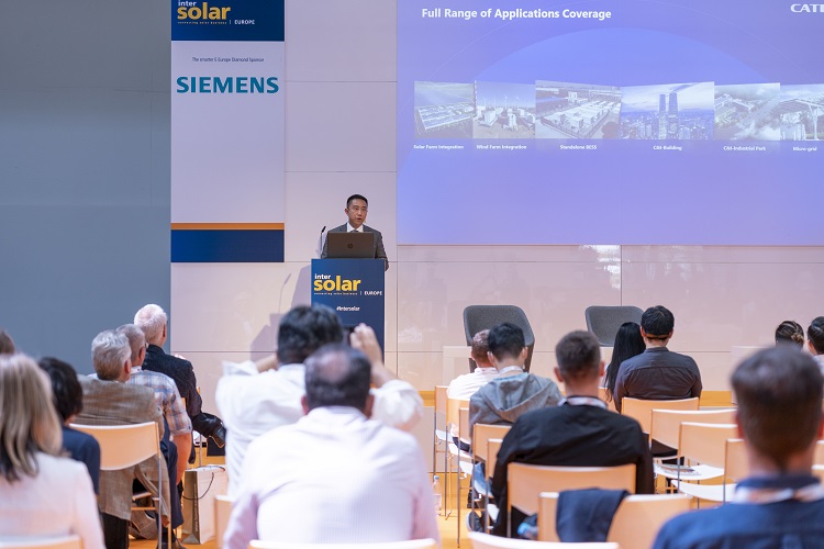 5 - 寧德時(shí)代儲(chǔ)能業(yè)務(wù)代表在國際太陽能會(huì)議發(fā)言2.jpg